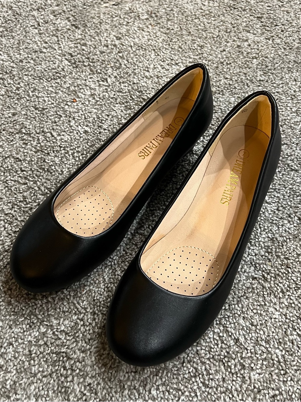 NWOT Dream Pairs Black Round-Toe Ballet Flats